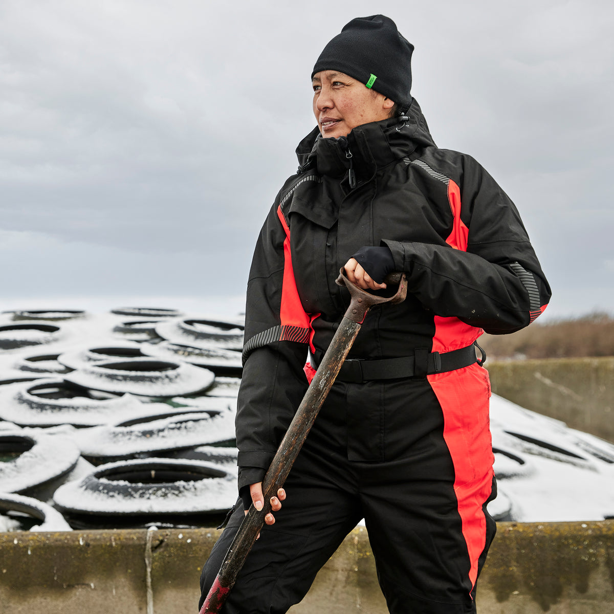 ELKA Rainwear Working Xtreme Winter Thermal Coverall woman with recycled padding in Black/Fl. Red