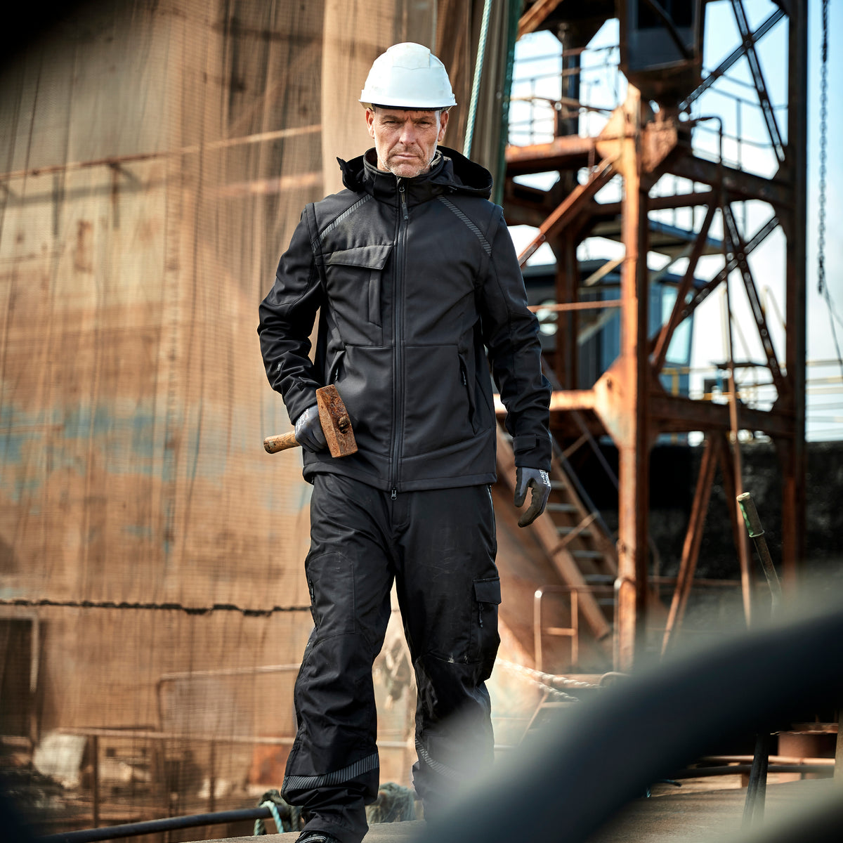 ELKA Rainwear Working Xtreme Softshell Jacket with detachable sleeves in Black
