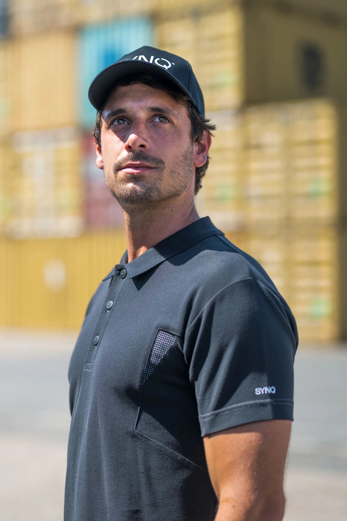 SYNQ Pitcher in Black, lifestyle photo