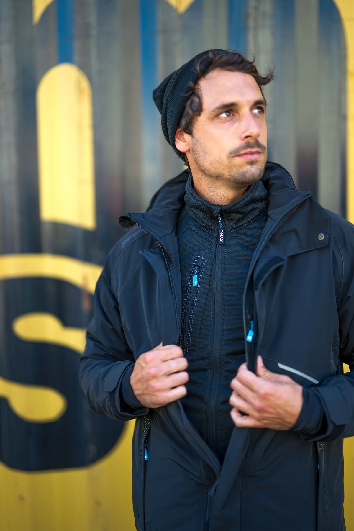 SYNQ Enqore in Black, lifestyle photo
