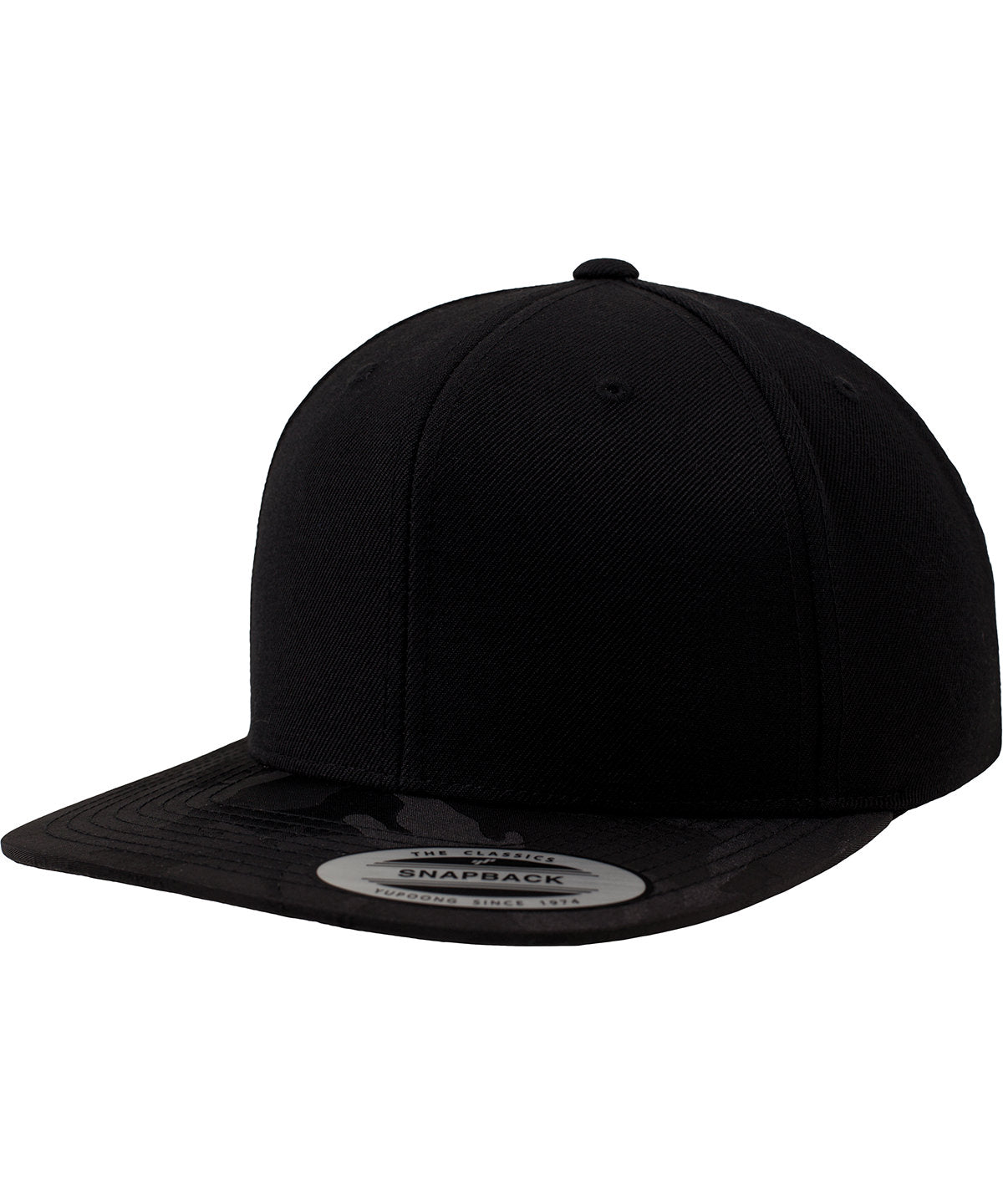 Flexfit by Yupoong Camo visor snapback in Black Camo, front view