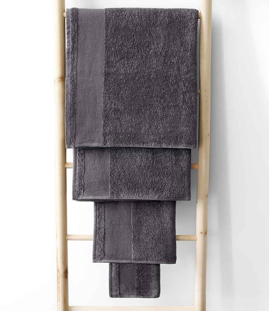 SOL'S Island 30 Guest Towel in Dark Grey, front view