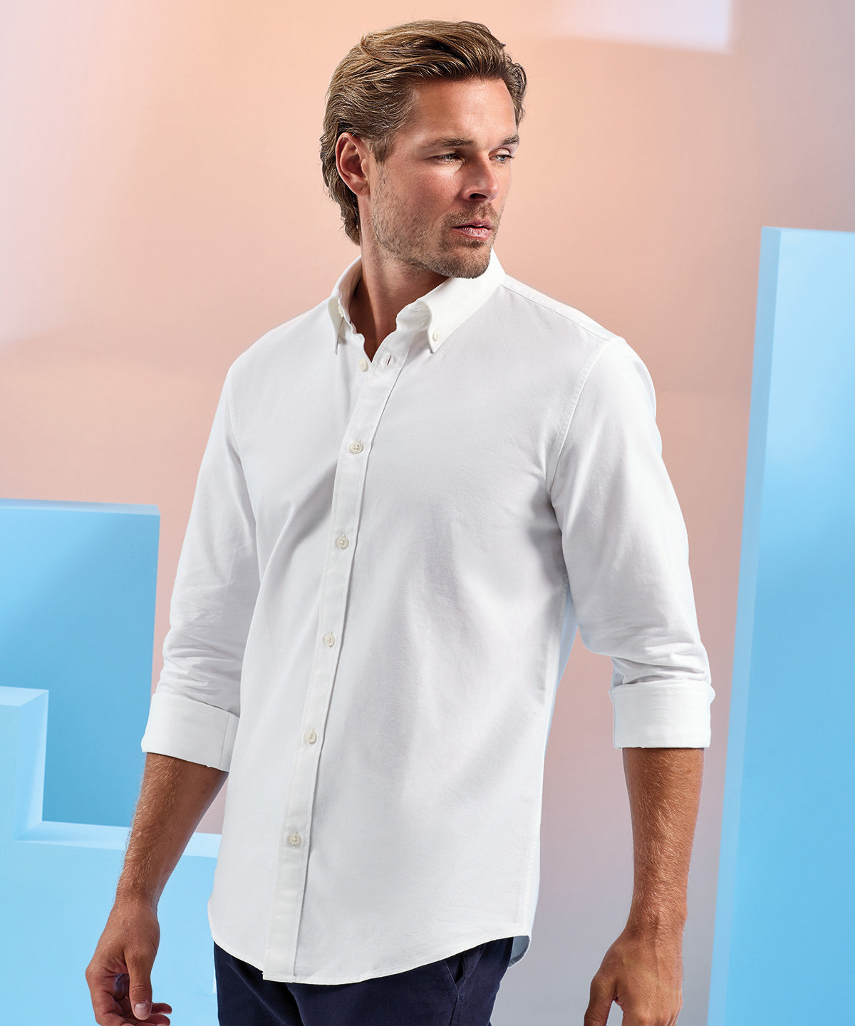 Asquith & Fox Men’s cotton long sleeve Oxford shirt, lifestyle photo
