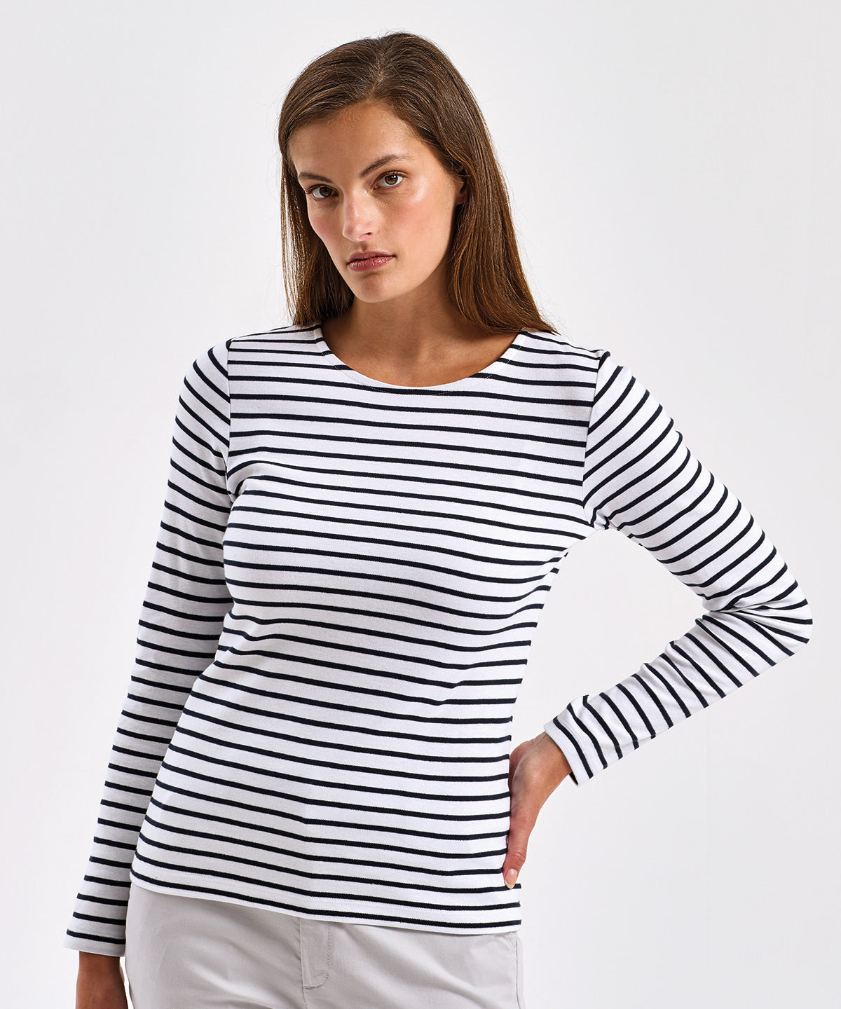 Asquith & Fox Women's Marinière coastal long sleeve tee in White/Navy, lifestyle photo