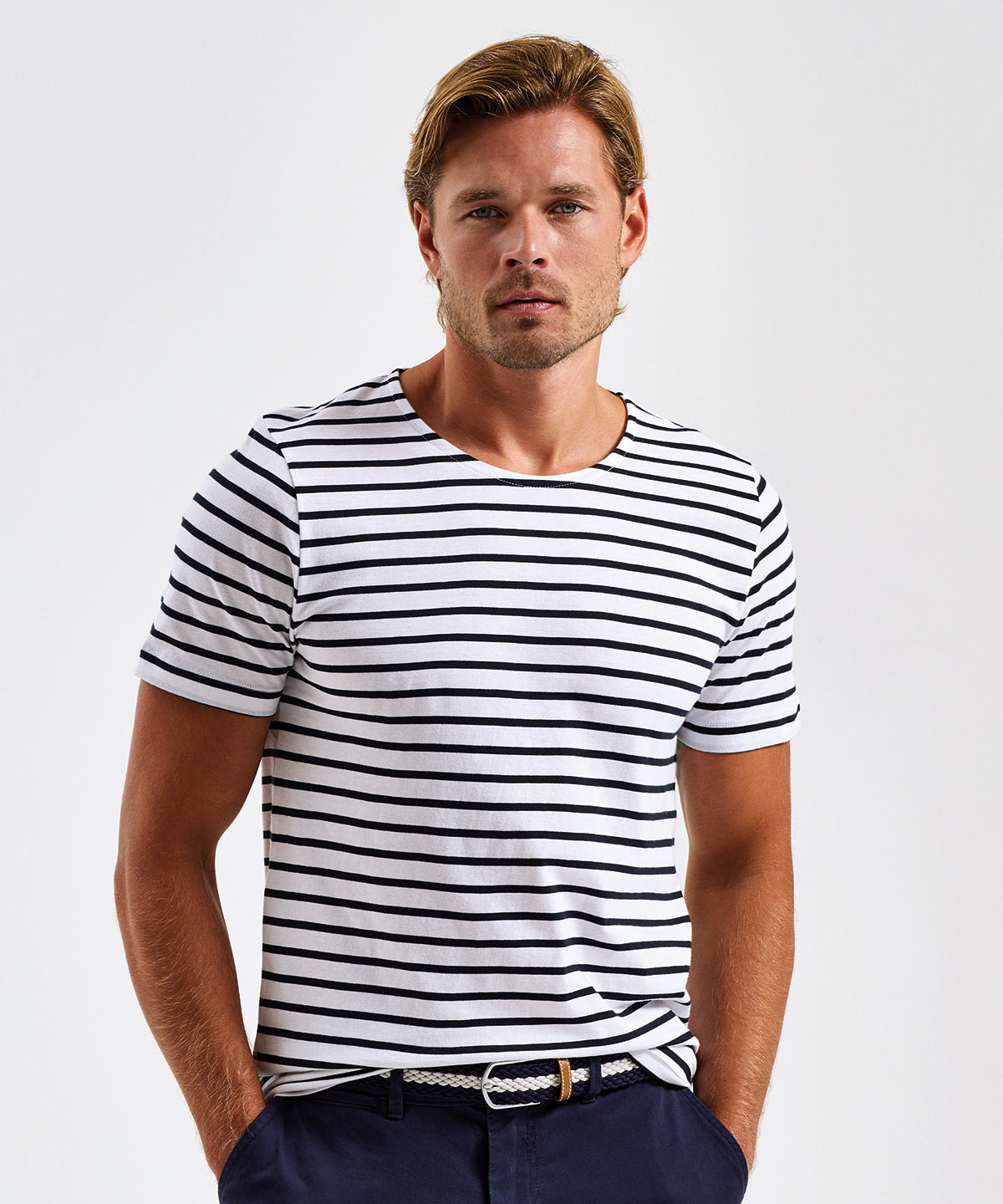 Asquith & Fox Men's Marinière coastal short sleeve tee in White/Navy, lifestyle photo