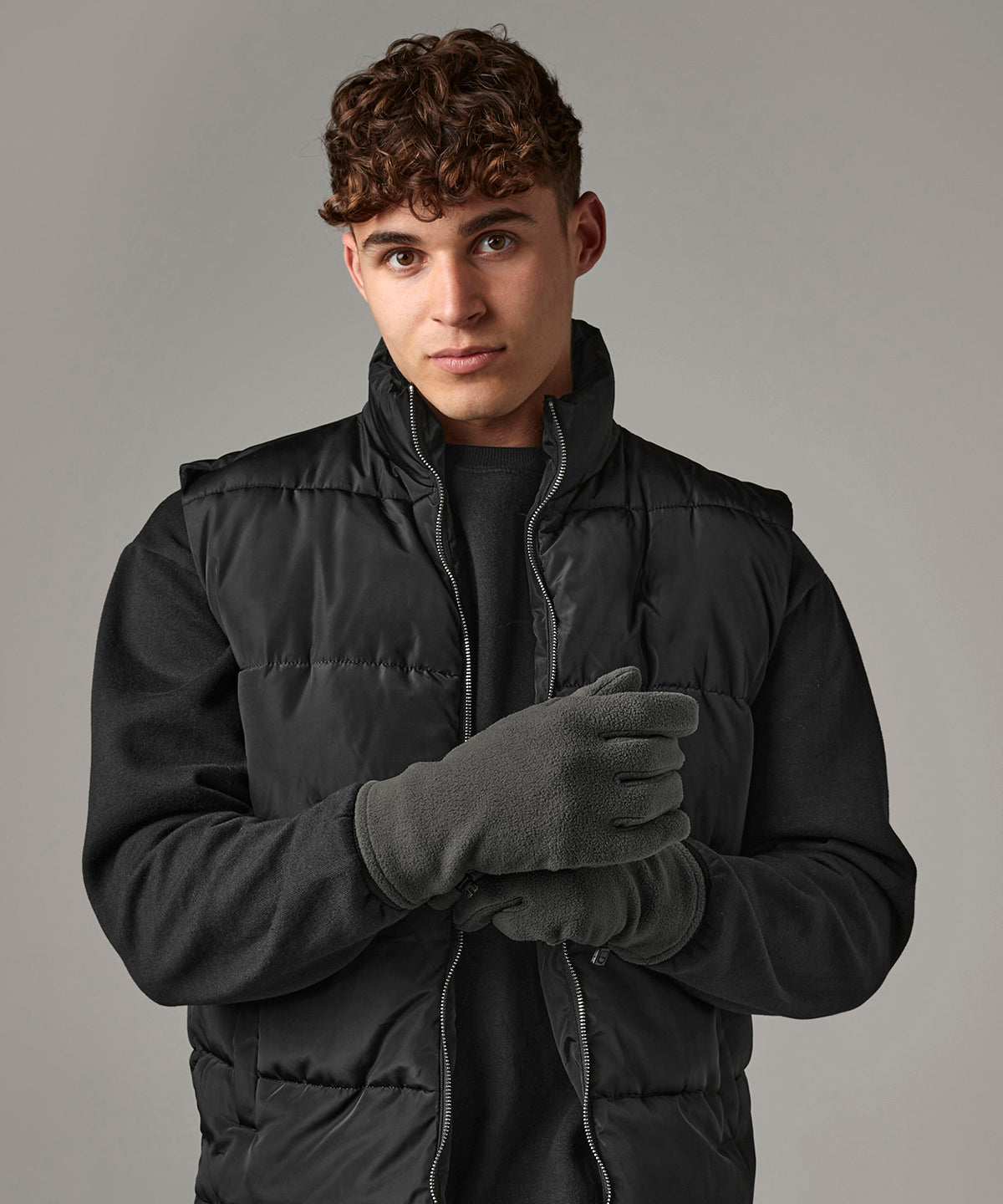 Beechfield Recycled fleece gloves, lifestyle photo