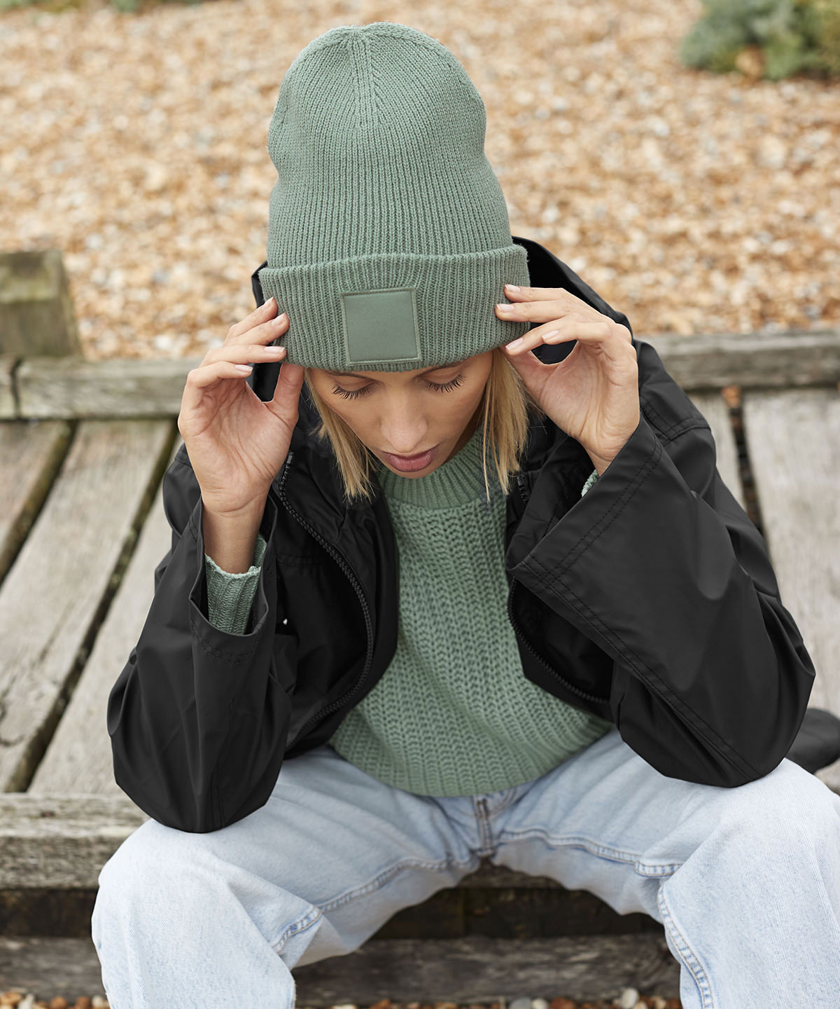Beechfield Deep-cuffed tonal patch beanie, lifestyle photo