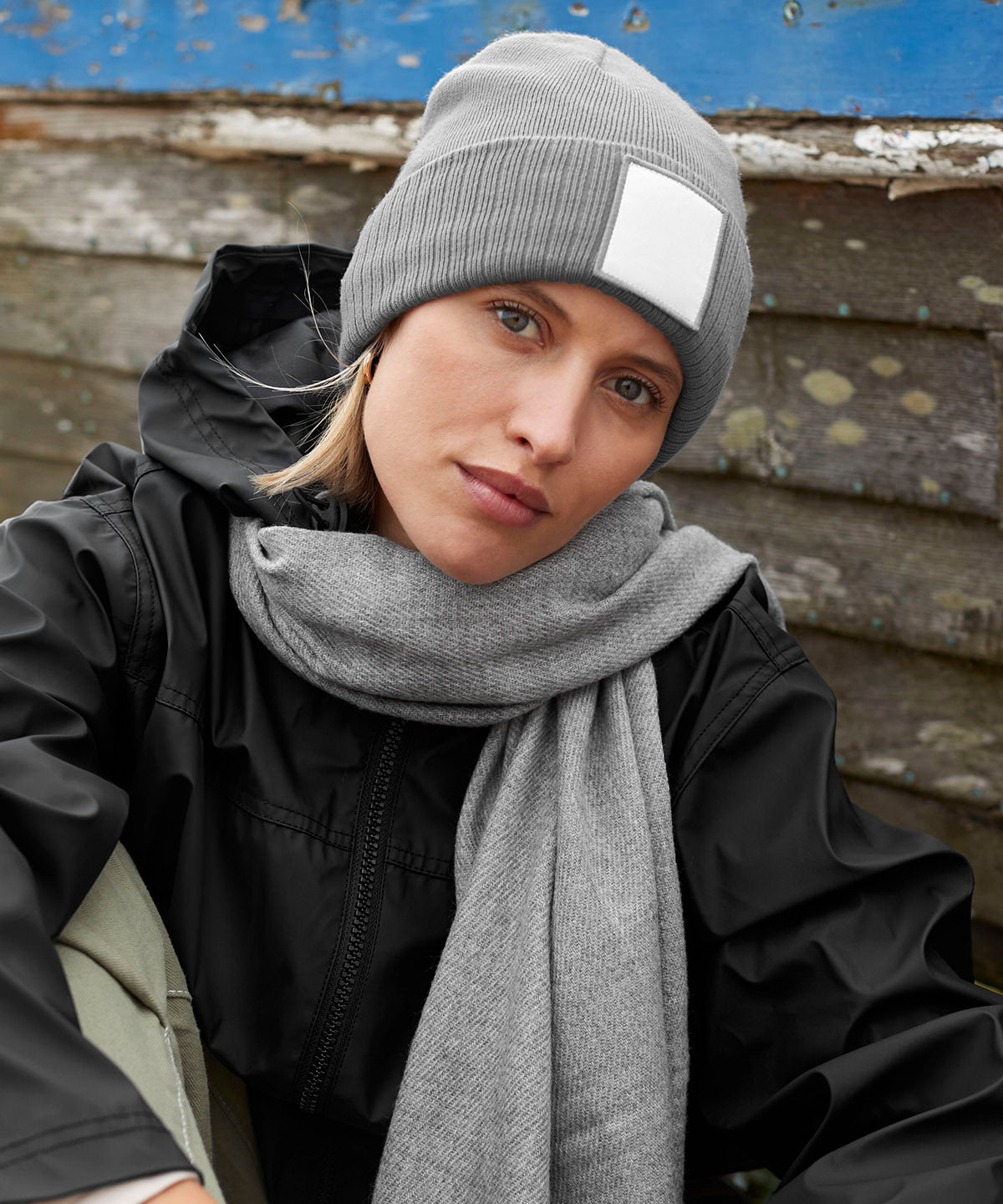 Beechfield Appliqué patch beanie, lifestyle photo