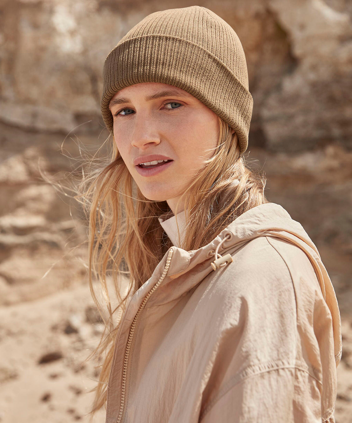 Beechfield Polylana ribbed beanie, lifestyle photo