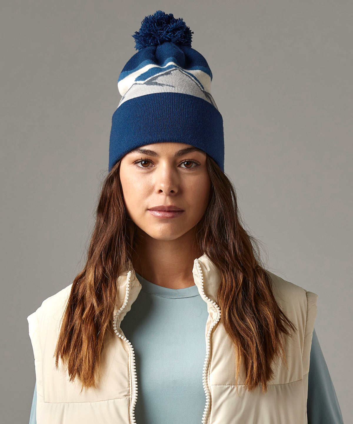 Beechfield Mountain peaks pom pom beanie, lifestyle photo