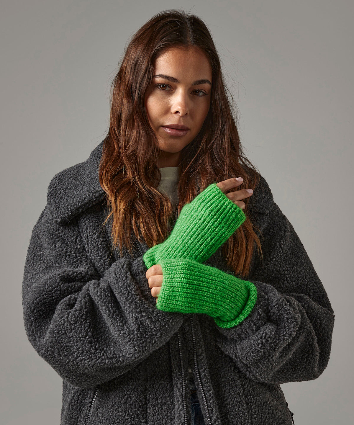 Beechfield Colour pop handwarmers, lifestyle photo