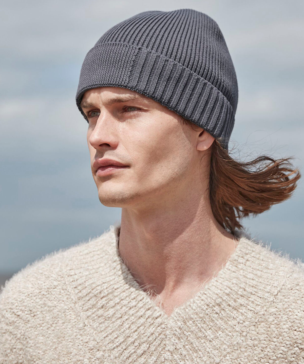 Beechfield Organic cotton engineered patch beanie, lifestyle photo