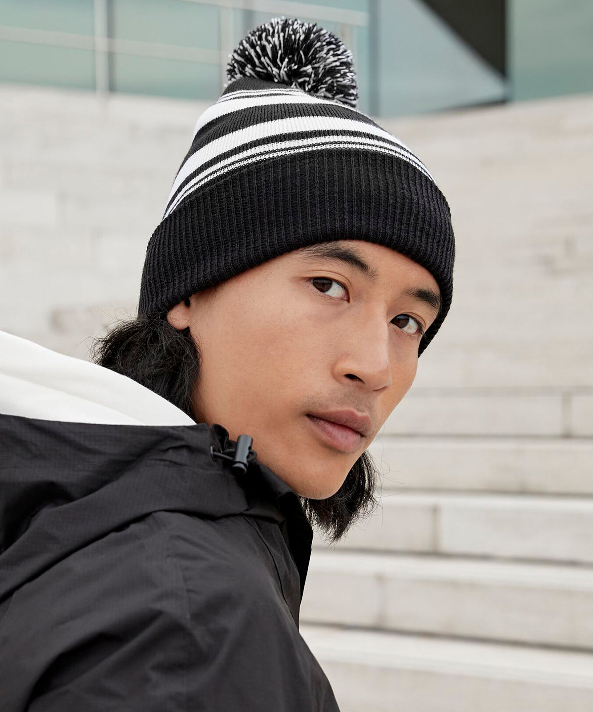 Beechfield Striped fan beanie, lifestyle photo