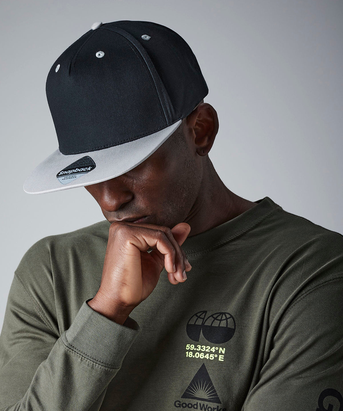 Beechfield 5-panel contrast snapback, lifestyle photo