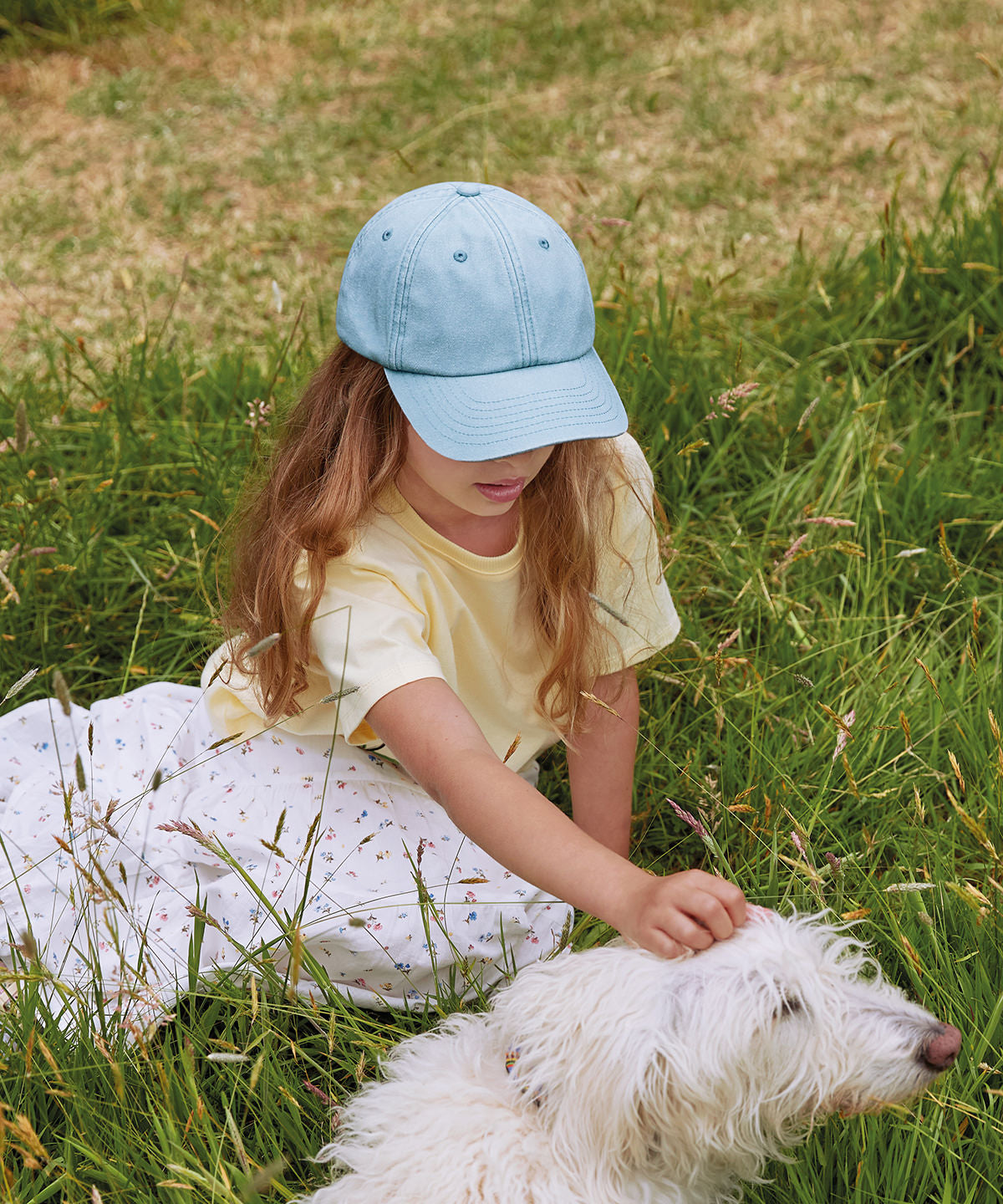 Beechfield Junior low-profile vintage cap, lifestyle photo