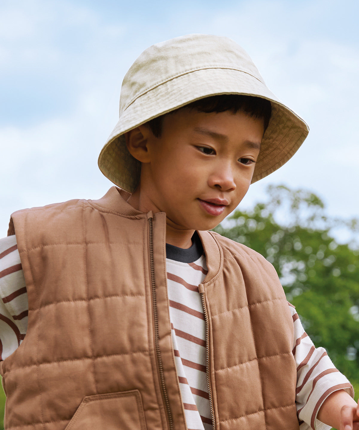Beechfield Junior vintage bucket hat, lifestyle photo