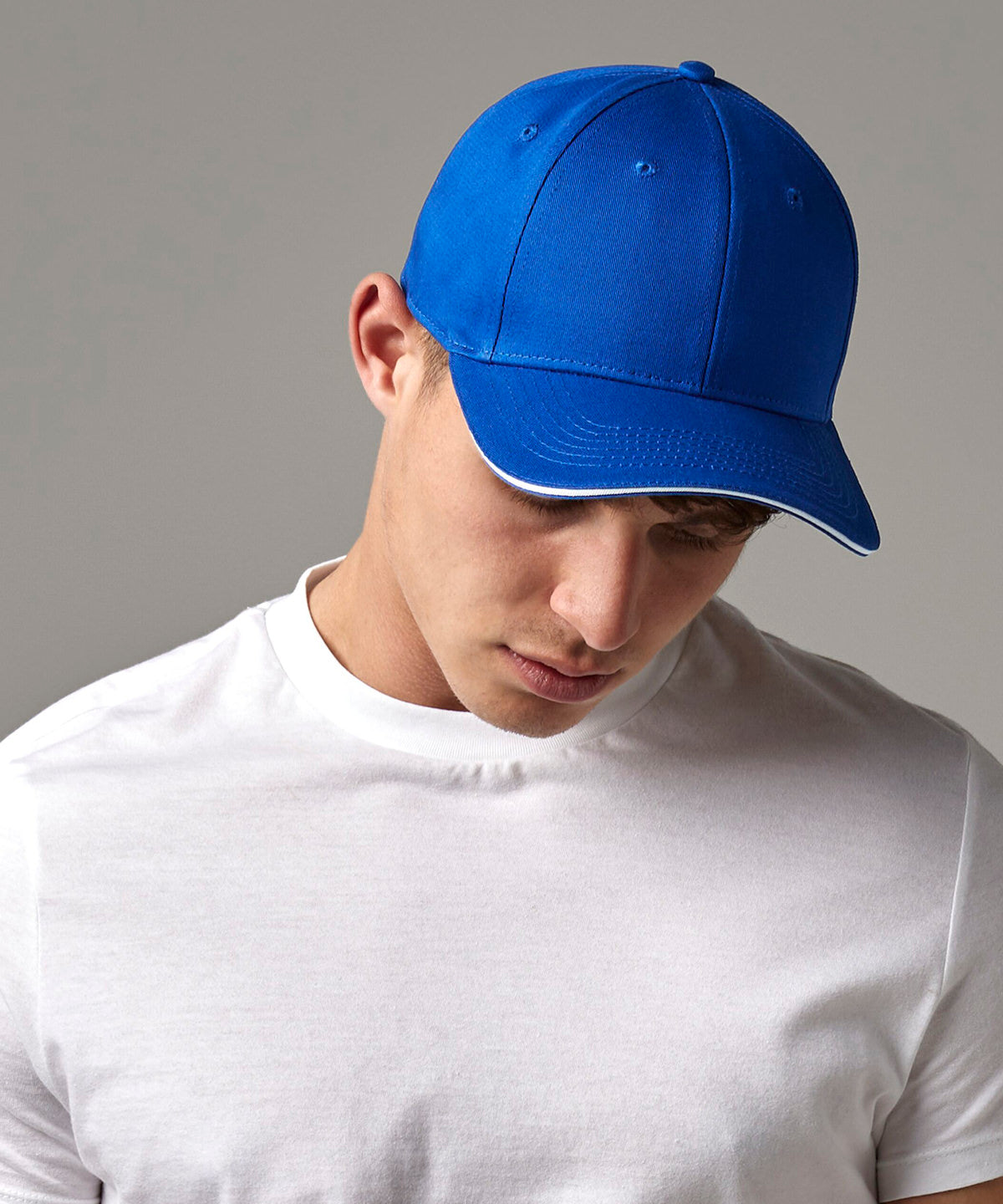 Beechfield EarthAware classic organic cotton 6-panel cap – sandwich peak, lifestyle photo