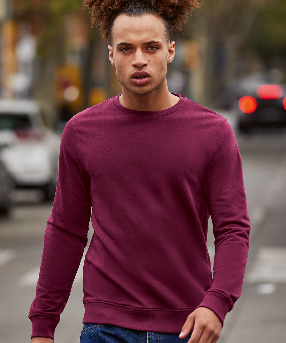 B&C Collection B&C Inspire crew neck, lifestyle photo
