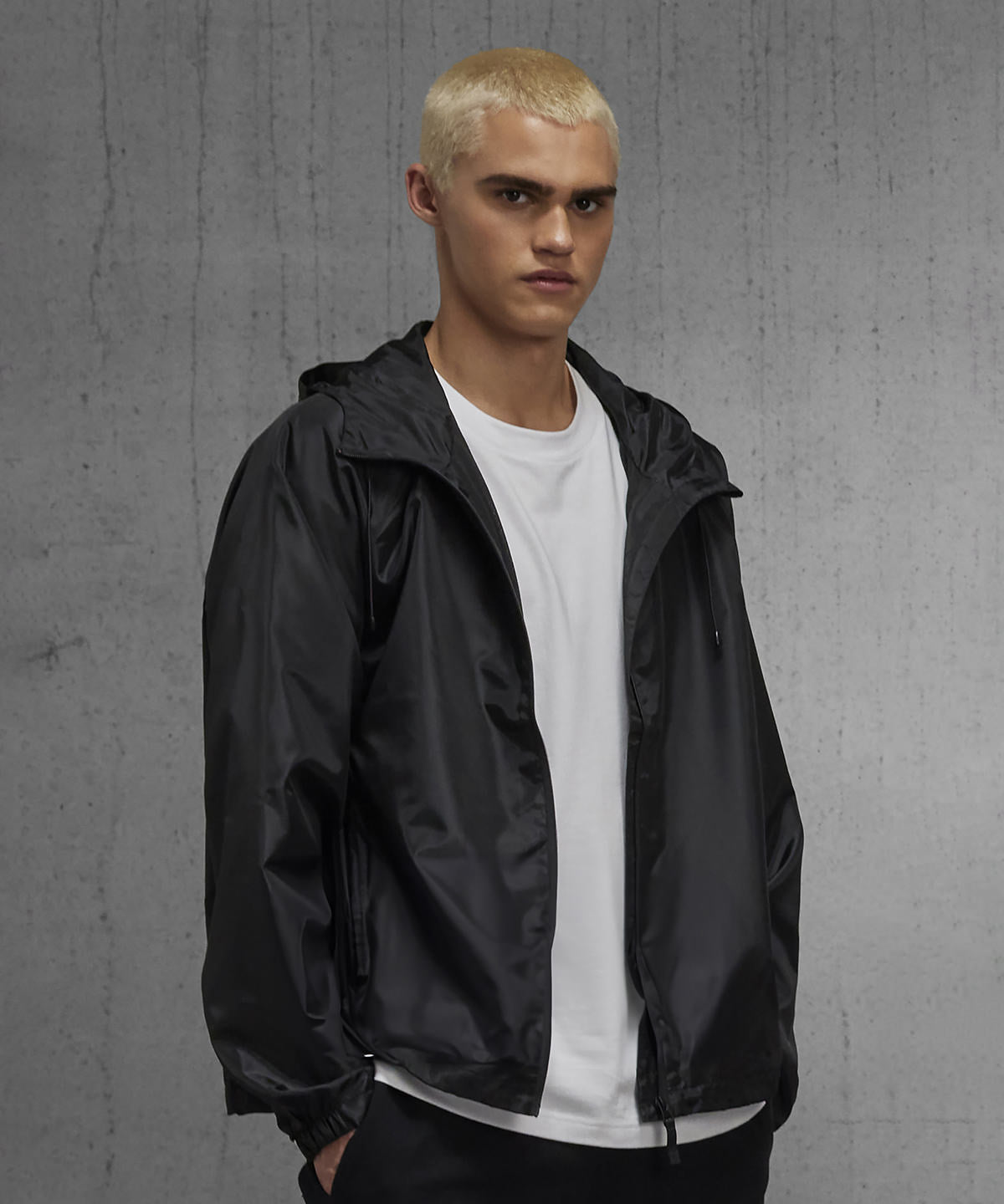B&C Collection B&C #Reset windbreaker, lifestyle photo