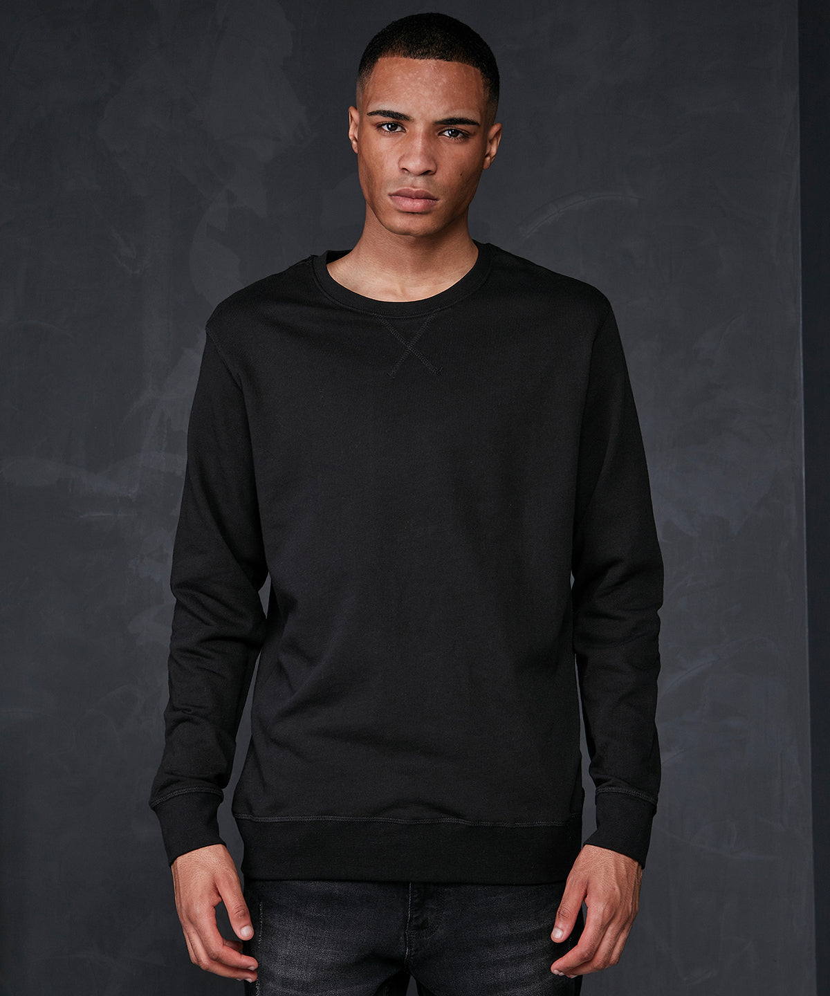 Build Your Brand Basic Crew neck, lifestyle photo