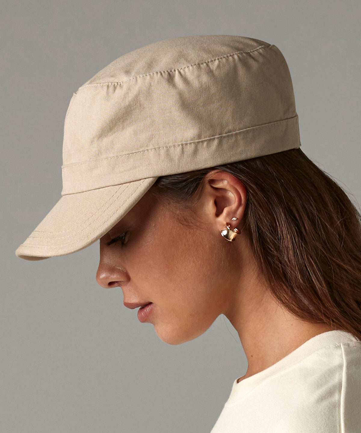 Beechfield Army cap, lifestyle photo