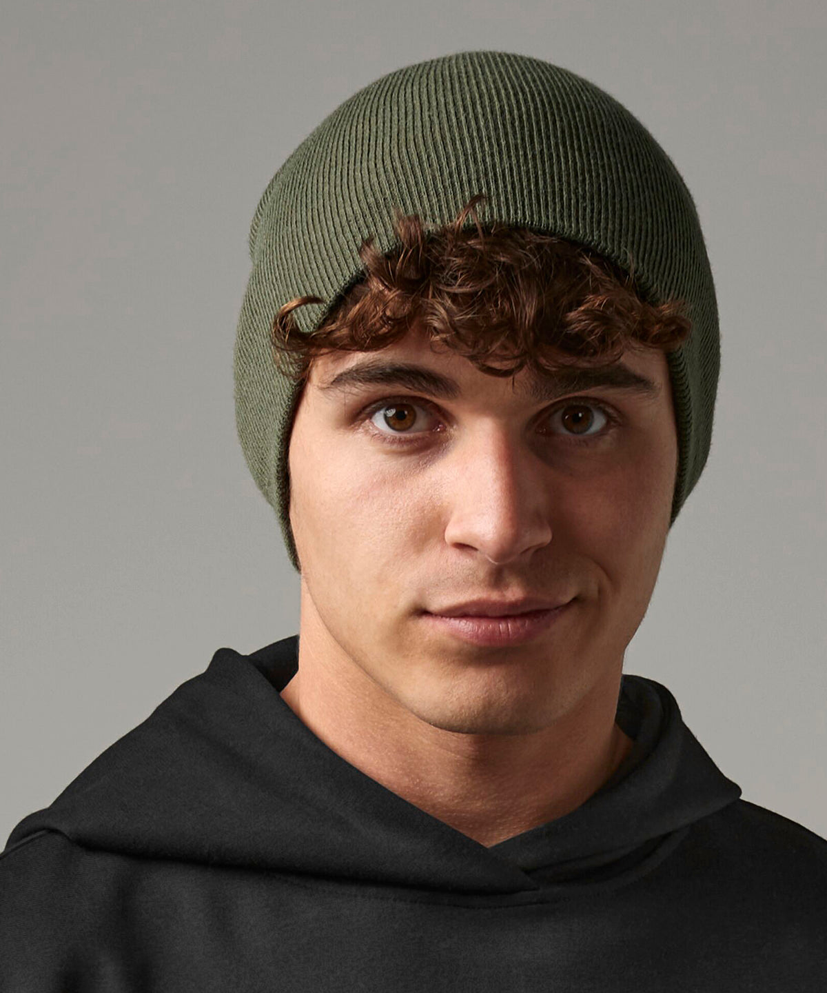 Beechfield Two-tone pull-on beanie, lifestyle photo