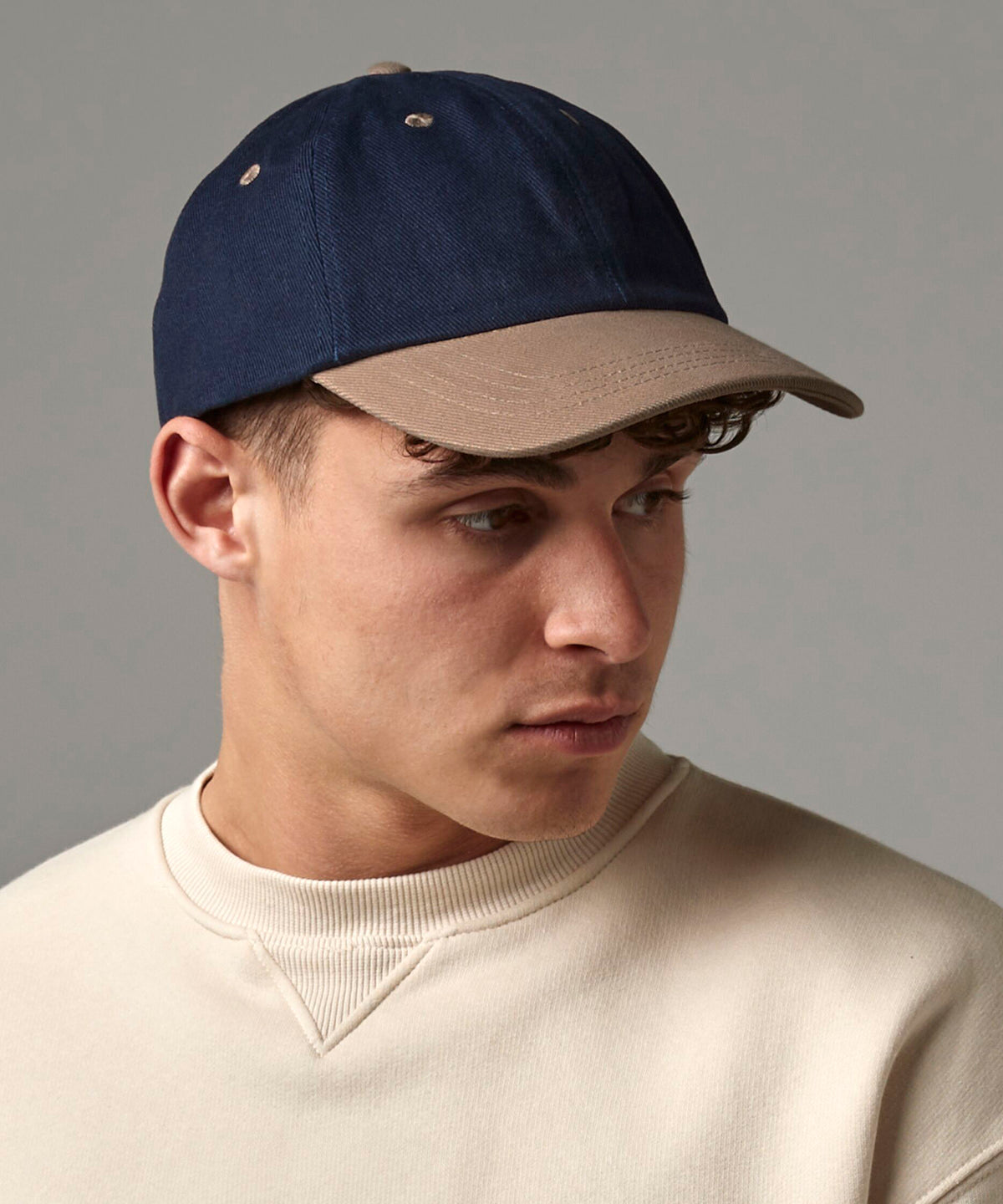 Beechfield Low-profile heavy brushed cotton cap, lifestyle photo