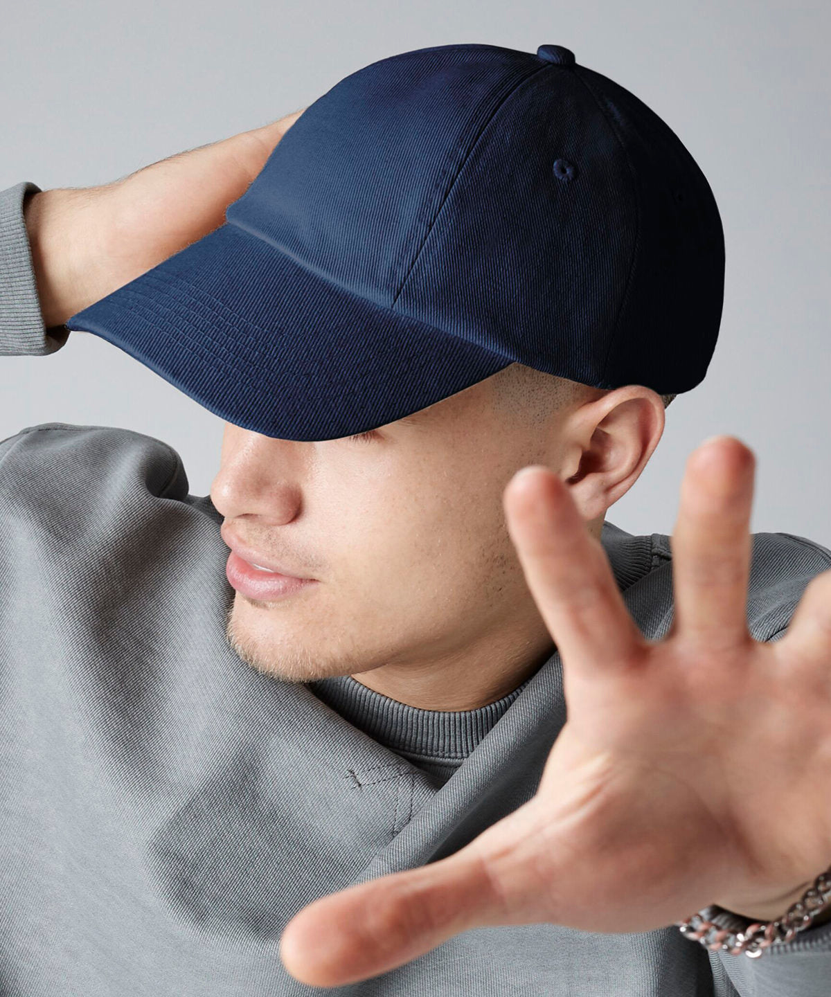 Beechfield Low-profile heavy cotton drill cap, lifestyle photo