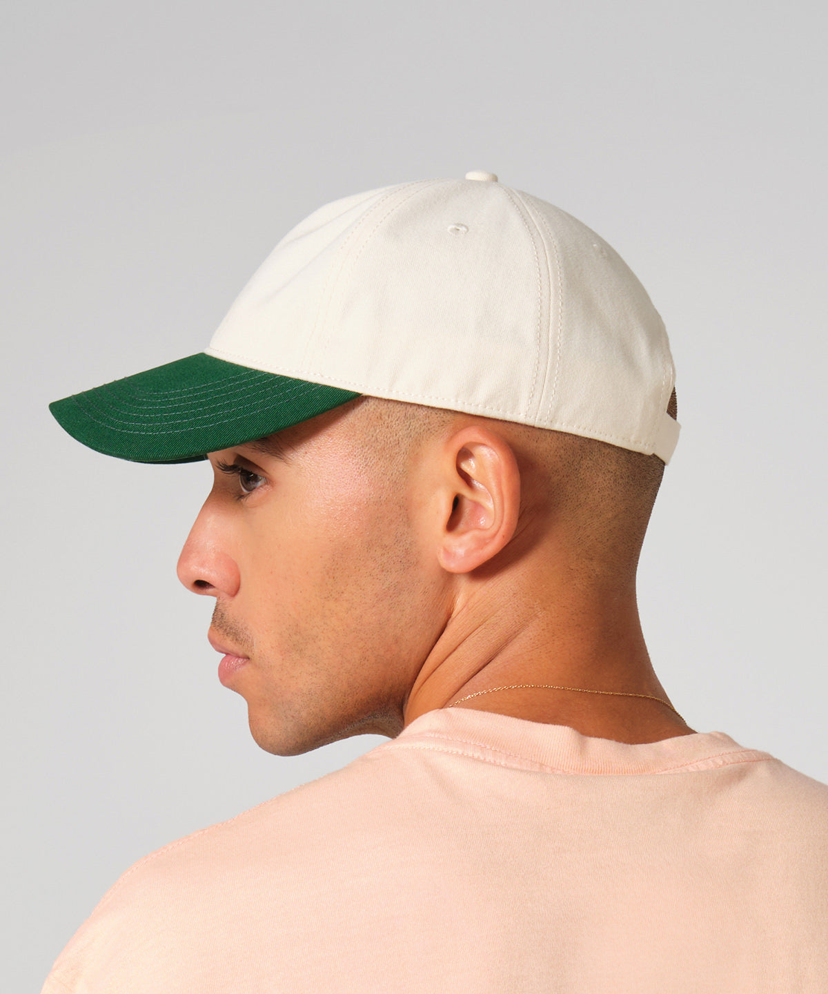 Beechfield Contrast peak leisure cap, lifestyle photo