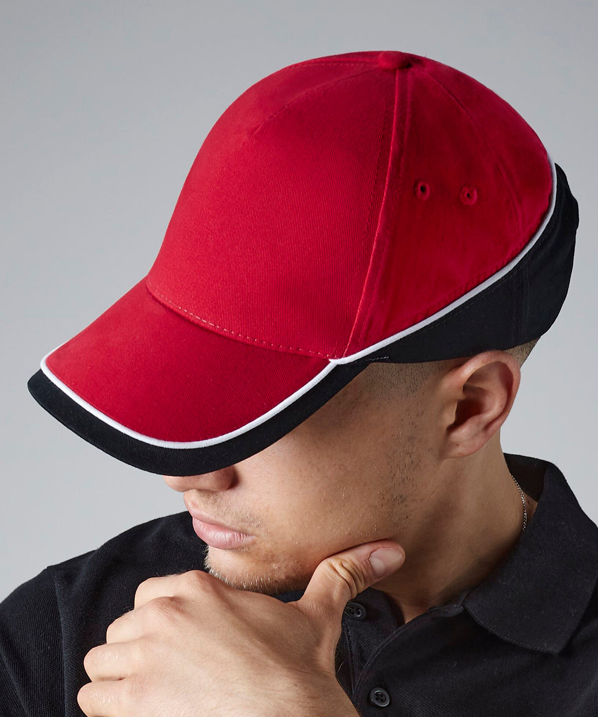 Beechfield Teamwear competition cap, lifestyle photo
