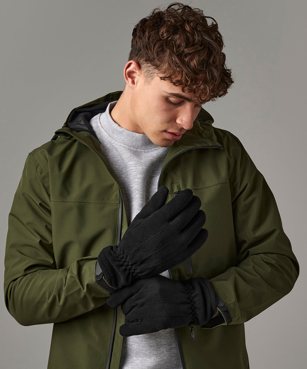 Beechfield Suprafleece Thinsulate gloves, lifestyle photo