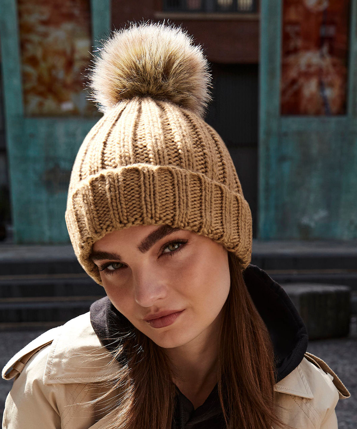 Beechfield Fur pop pom chunky beanie, lifestyle photo
