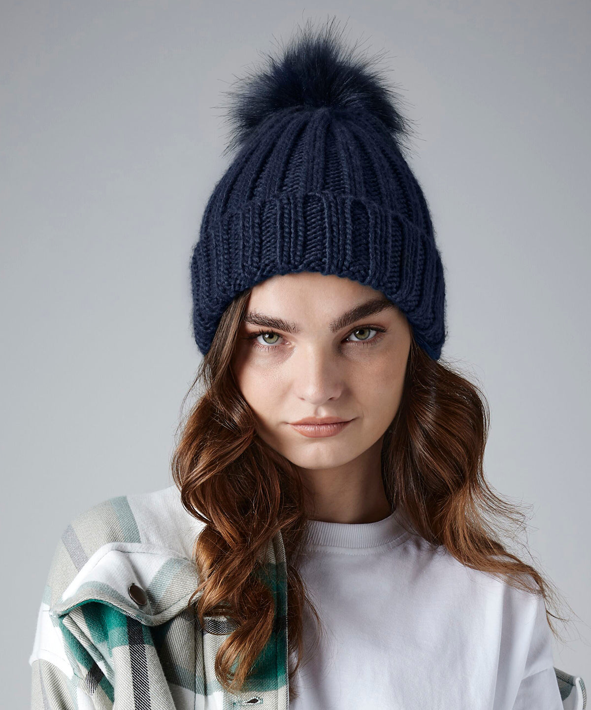 Beechfield Verbier fur pop pom chunky beanie, lifestyle photo