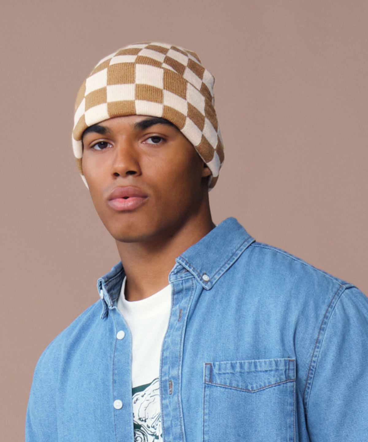 Beechfield Checkerboard beanie, lifestyle photo