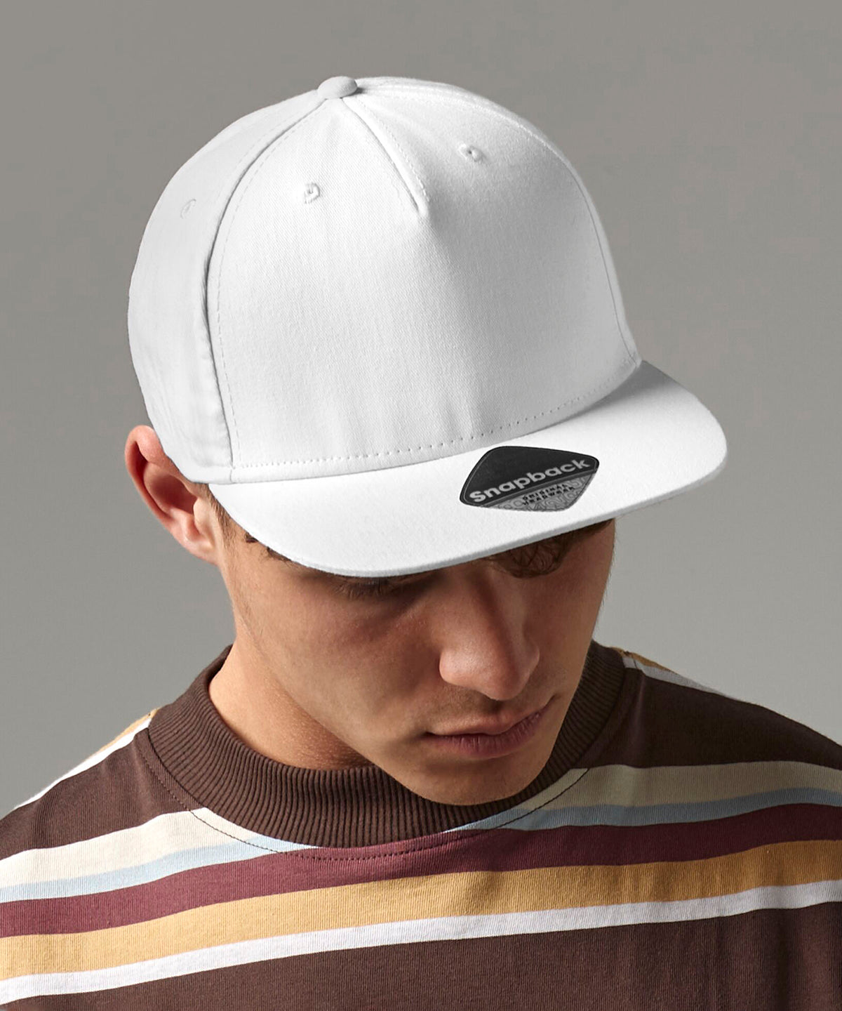 Beechfield 5-panel snapback rapper cap, lifestyle photo