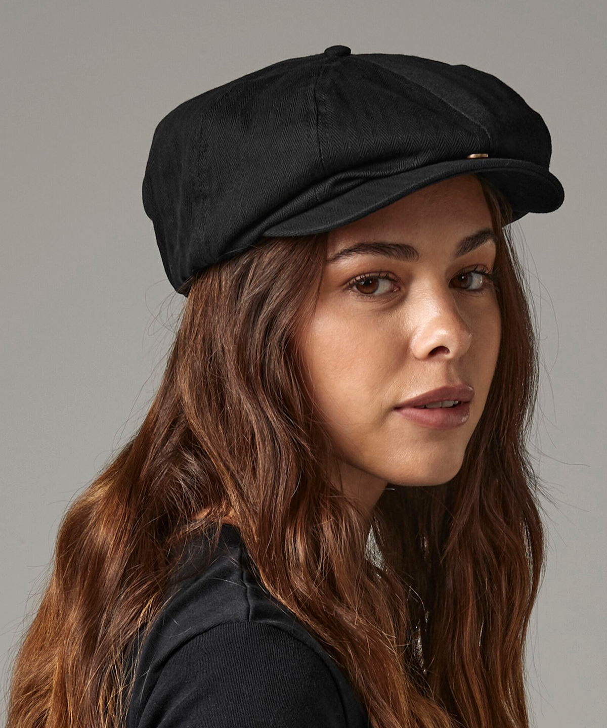 Beechfield Newsboy cap in Black, lifestyle photo