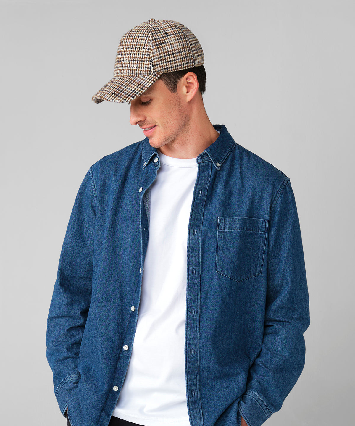 Beechfield Wool blend check cap, lifestyle photo