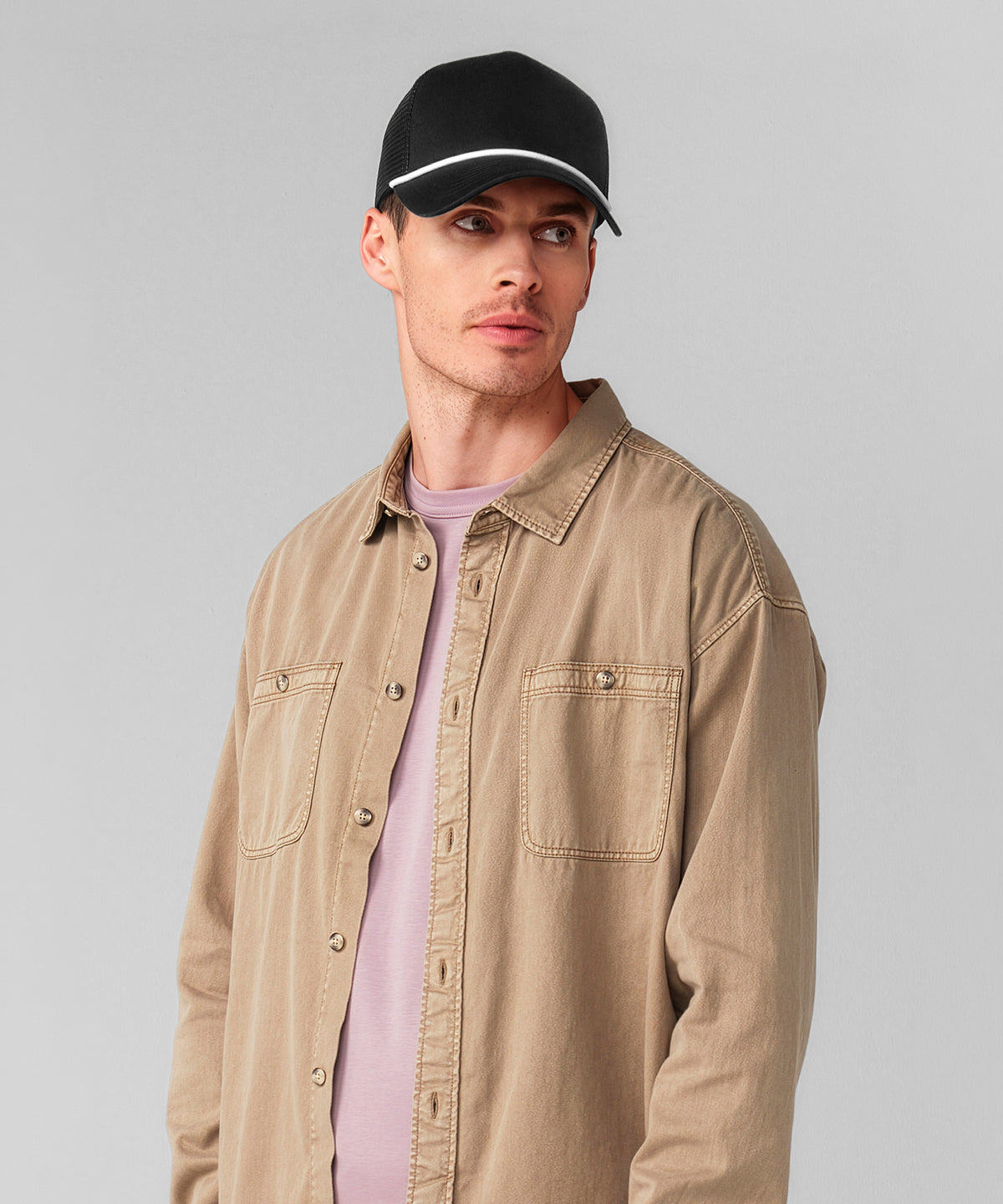 Beechfield 5-panel rope trucker, lifestyle photo