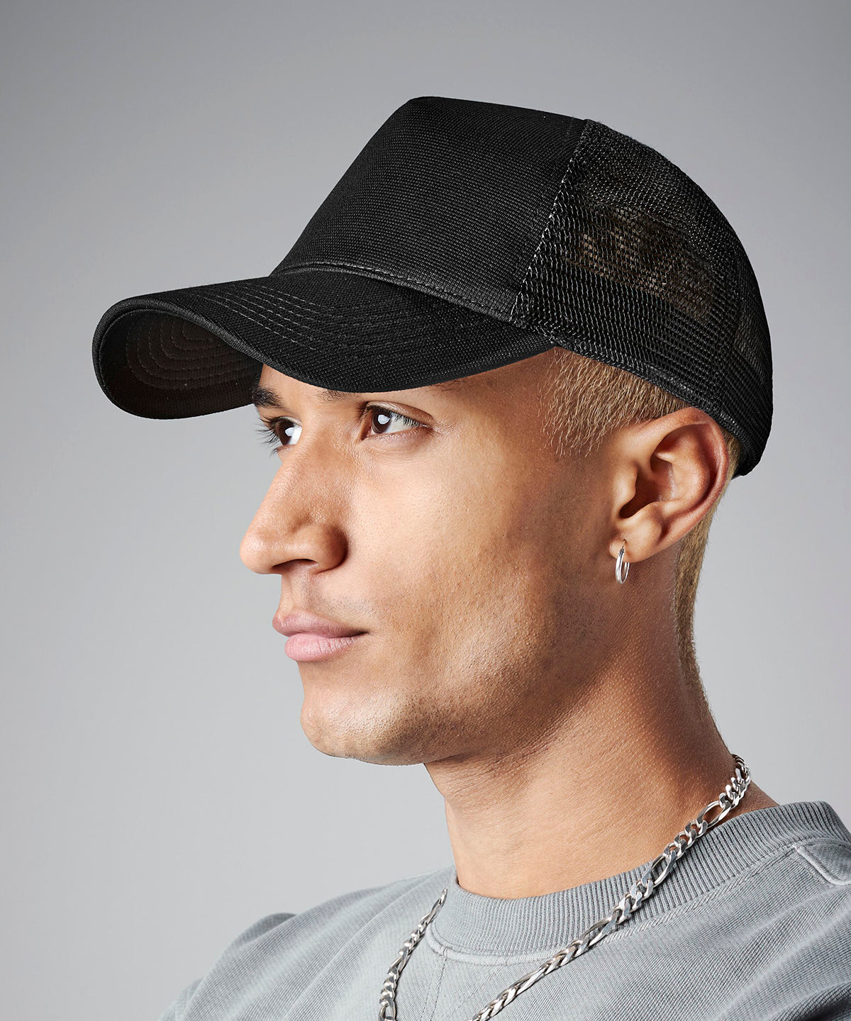 Beechfield Microknit snapback trucker, lifestyle photo