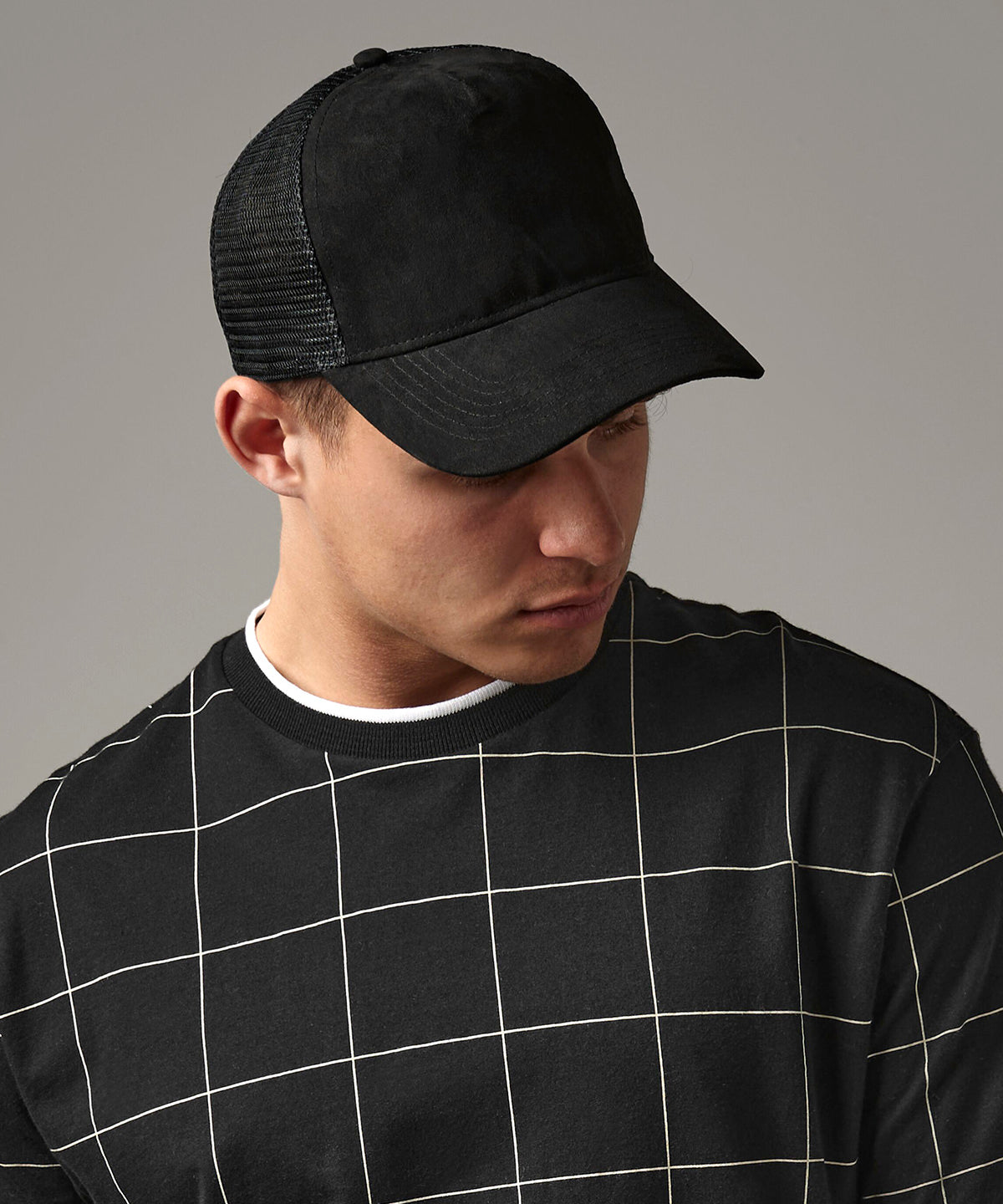 Beechfield Suede snapback trucker, lifestyle photo