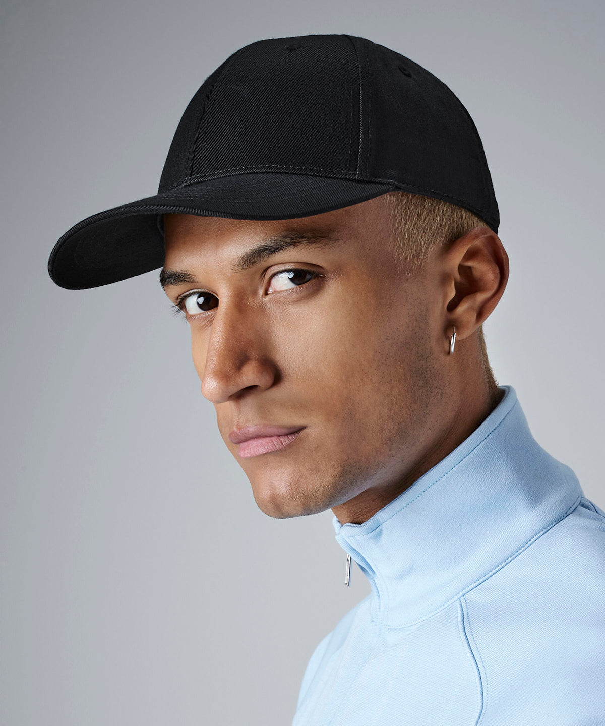 Beechfield Urbanwear 6-panel snapback, lifestyle photo