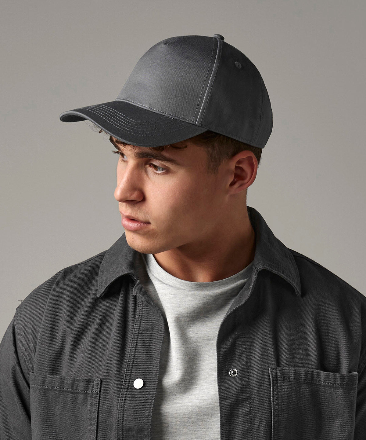 Beechfield Urbanwear 5-panel snapback, lifestyle photo