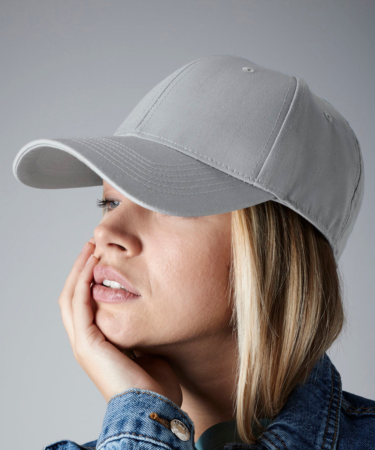 Beechfield Urbanwear 6-panel cap, lifestyle photo