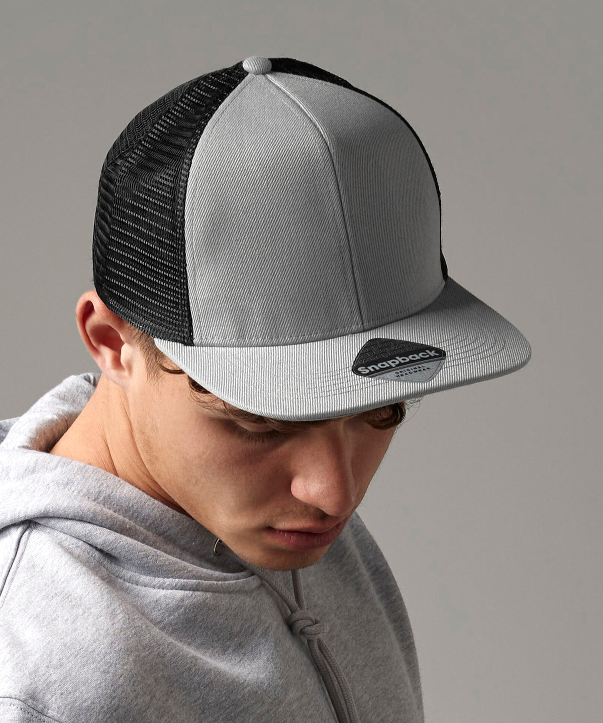 Beechfield Original flat peak 6-panel trucker, lifestyle photo