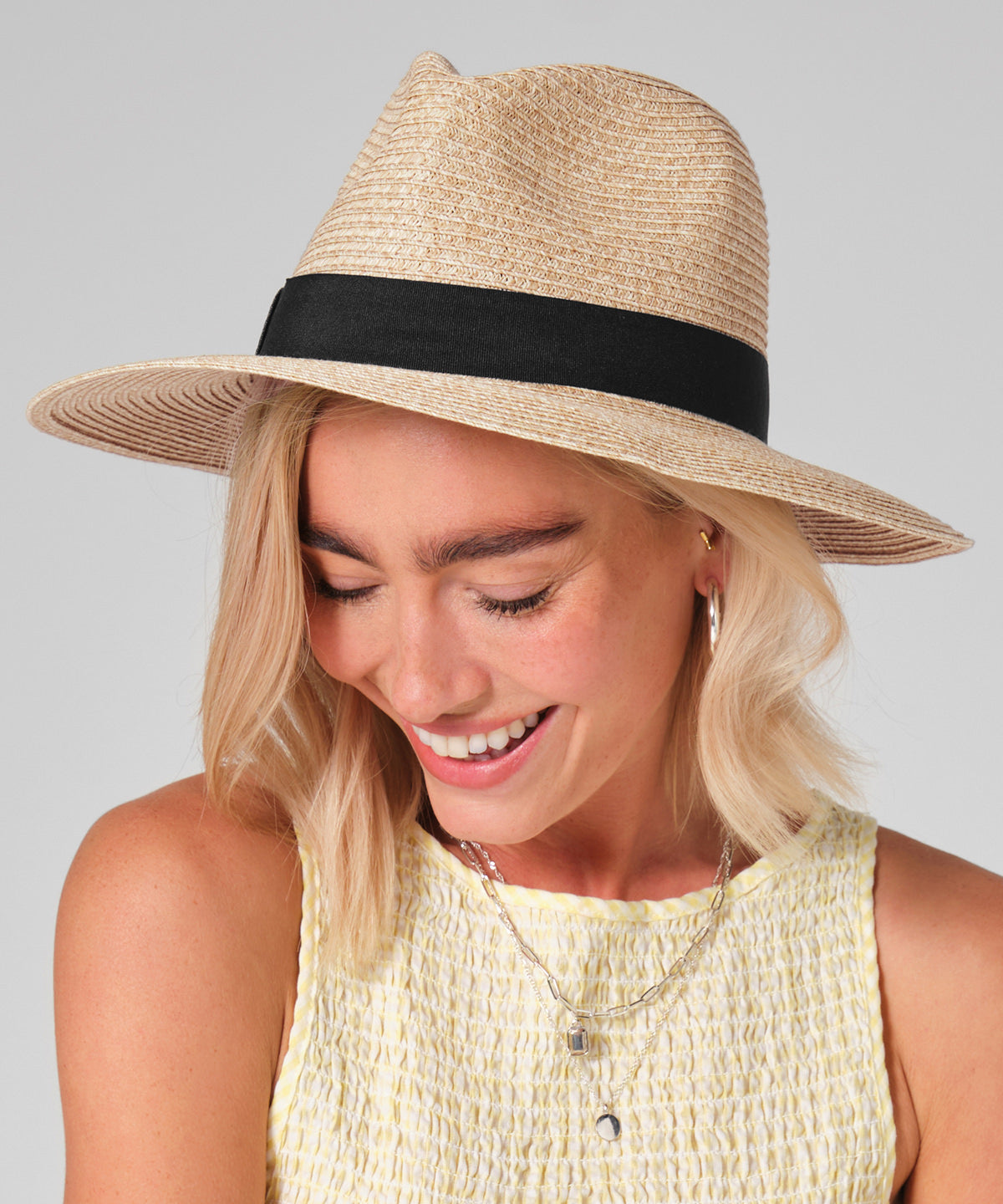 Beechfield Straw fedora in Natural/Black, lifestyle photo