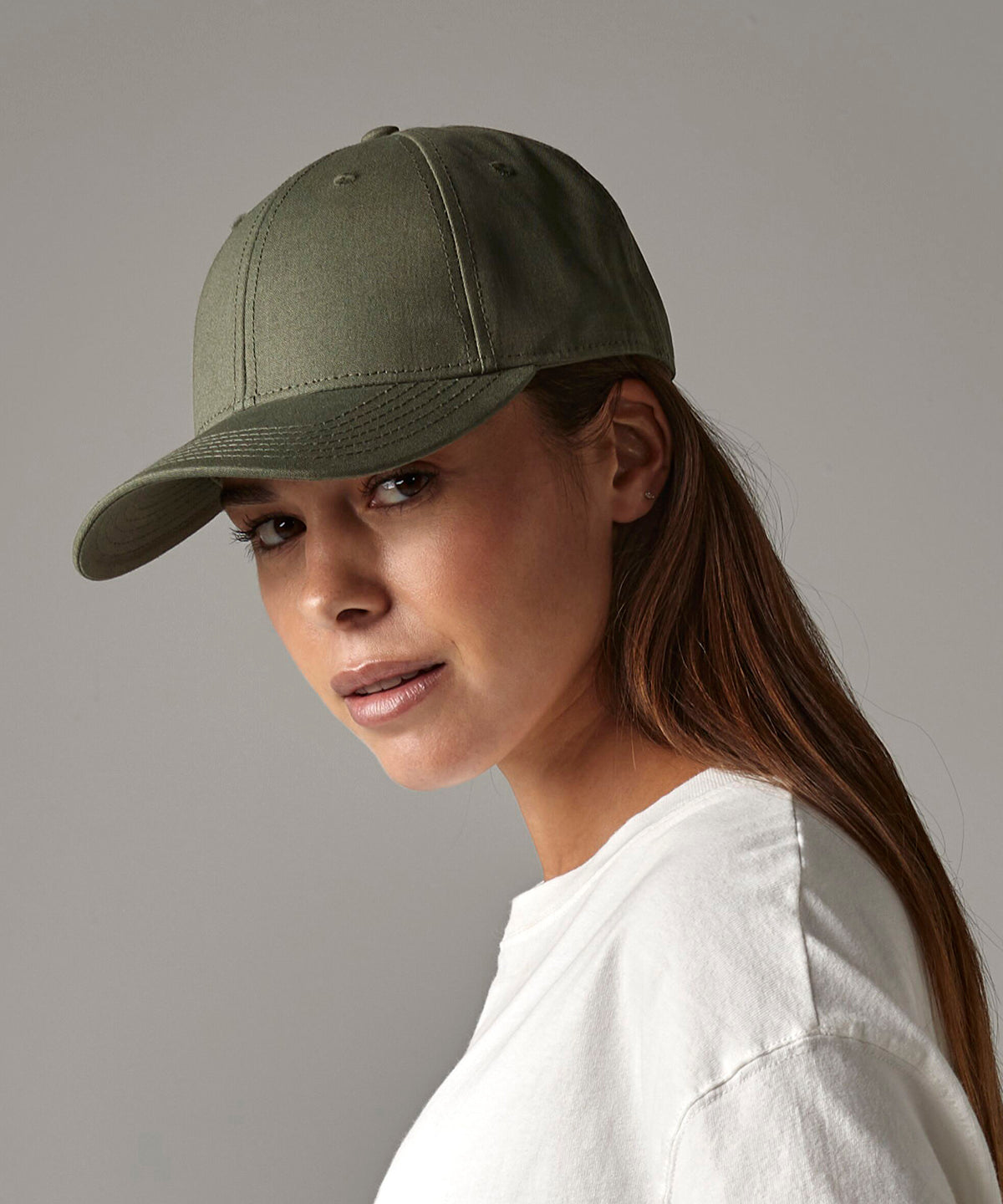 Beechfield EarthAware organic cotton canvas 6-panel cap, lifestyle photo