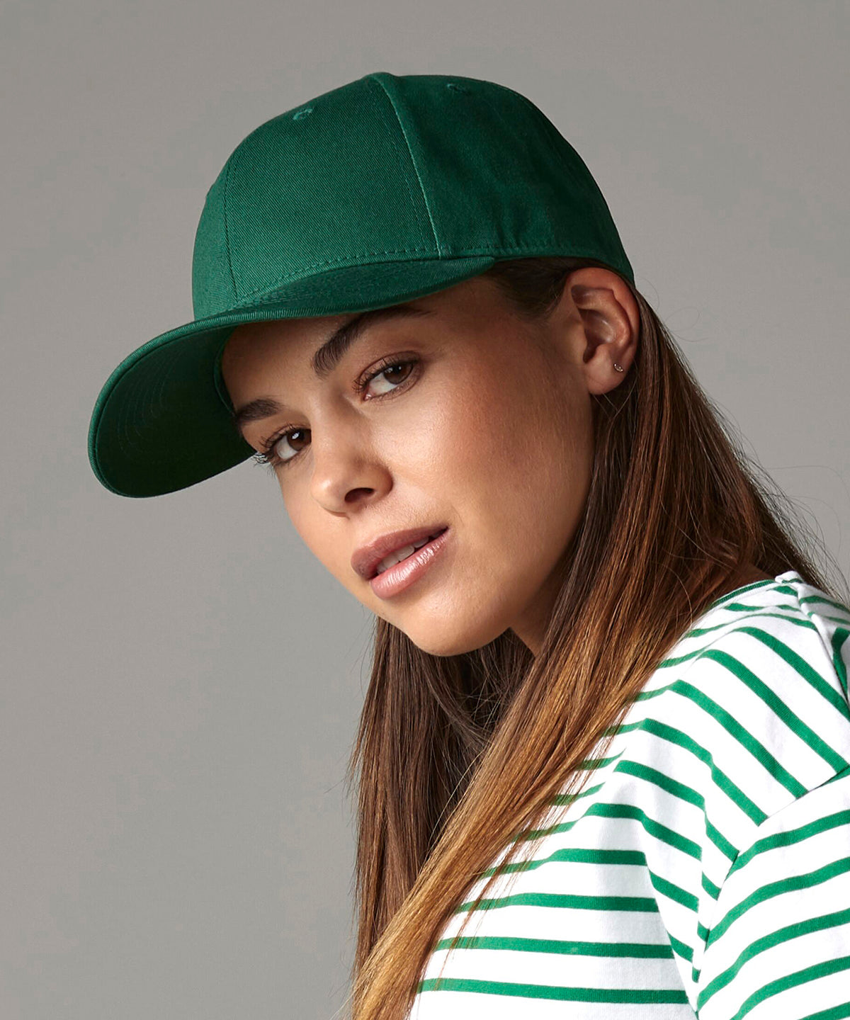Beechfield EarthAware classic organic cotton 6-panel cap, lifestyle photo