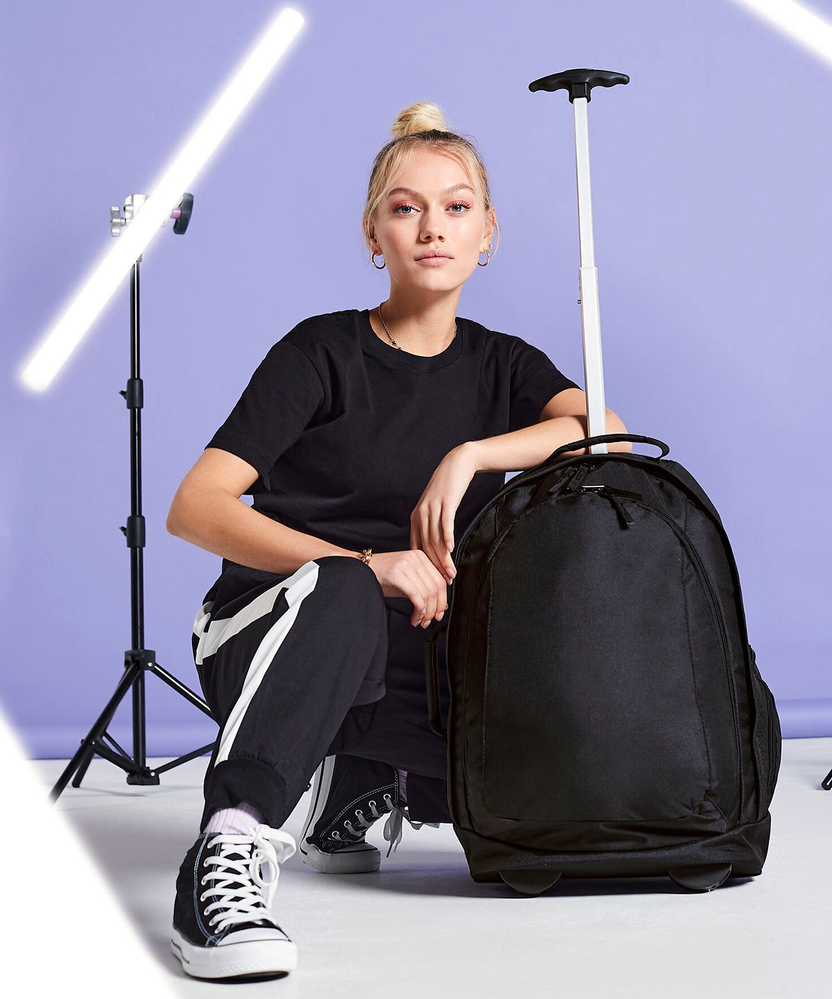 Bagbase Classic airporter in Black, lifestyle photo