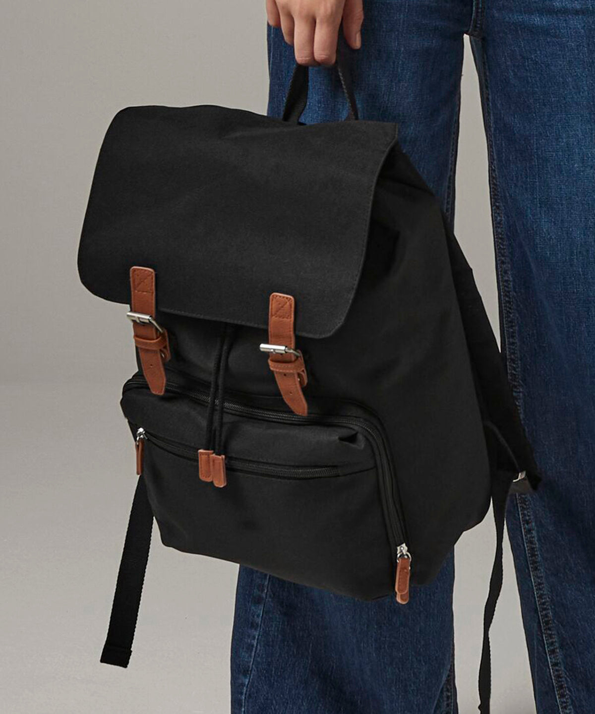 Bagbase Vintage laptop backpack, lifestyle photo