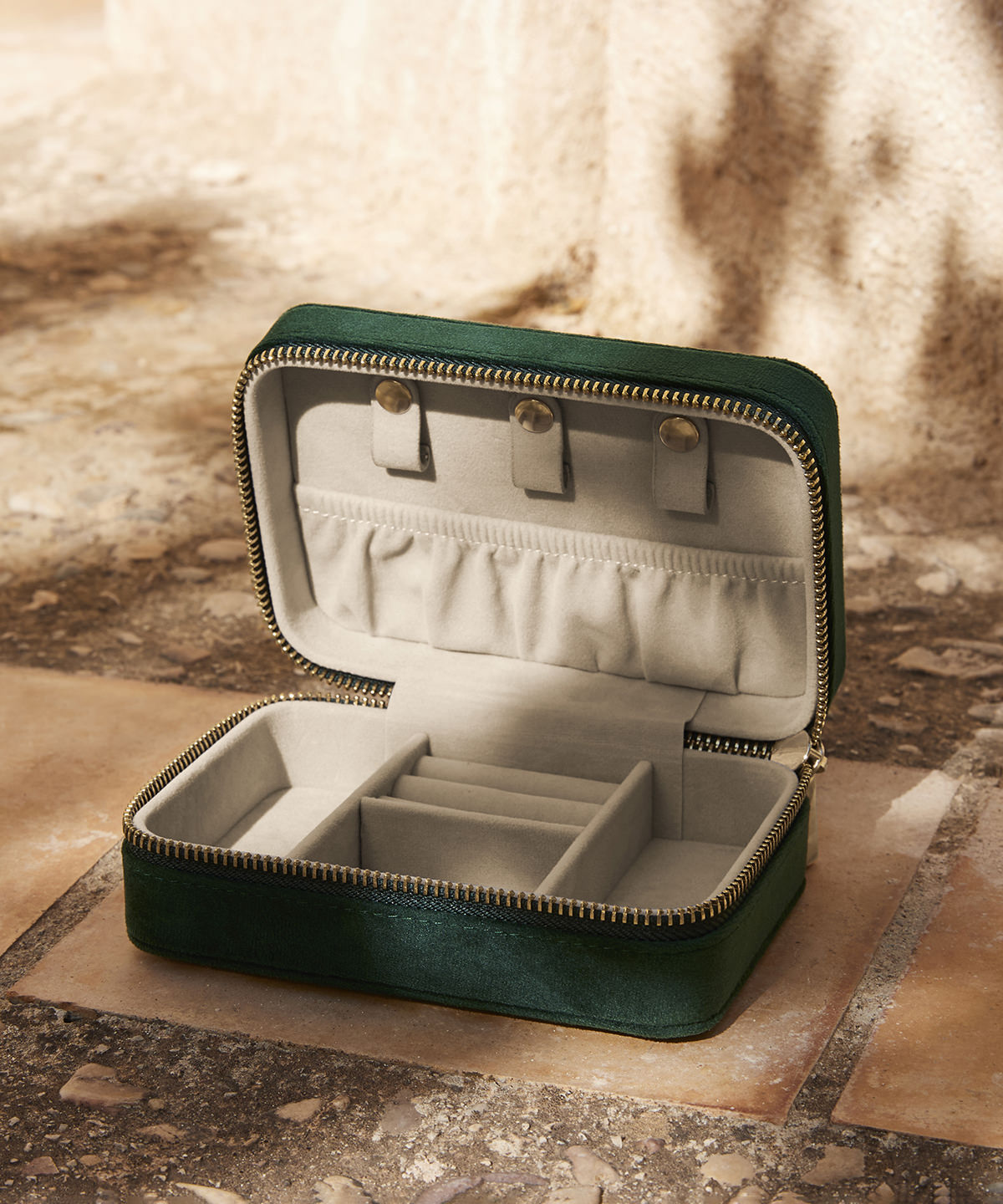 Bagbase Velvet travel jewellery box, lifestyle photo